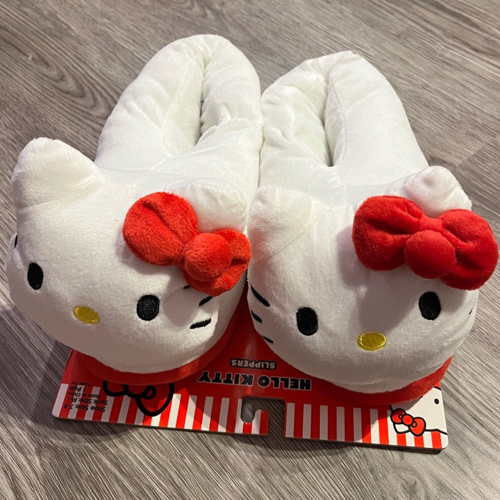 Hello Kitty Plush slippers size 7/8